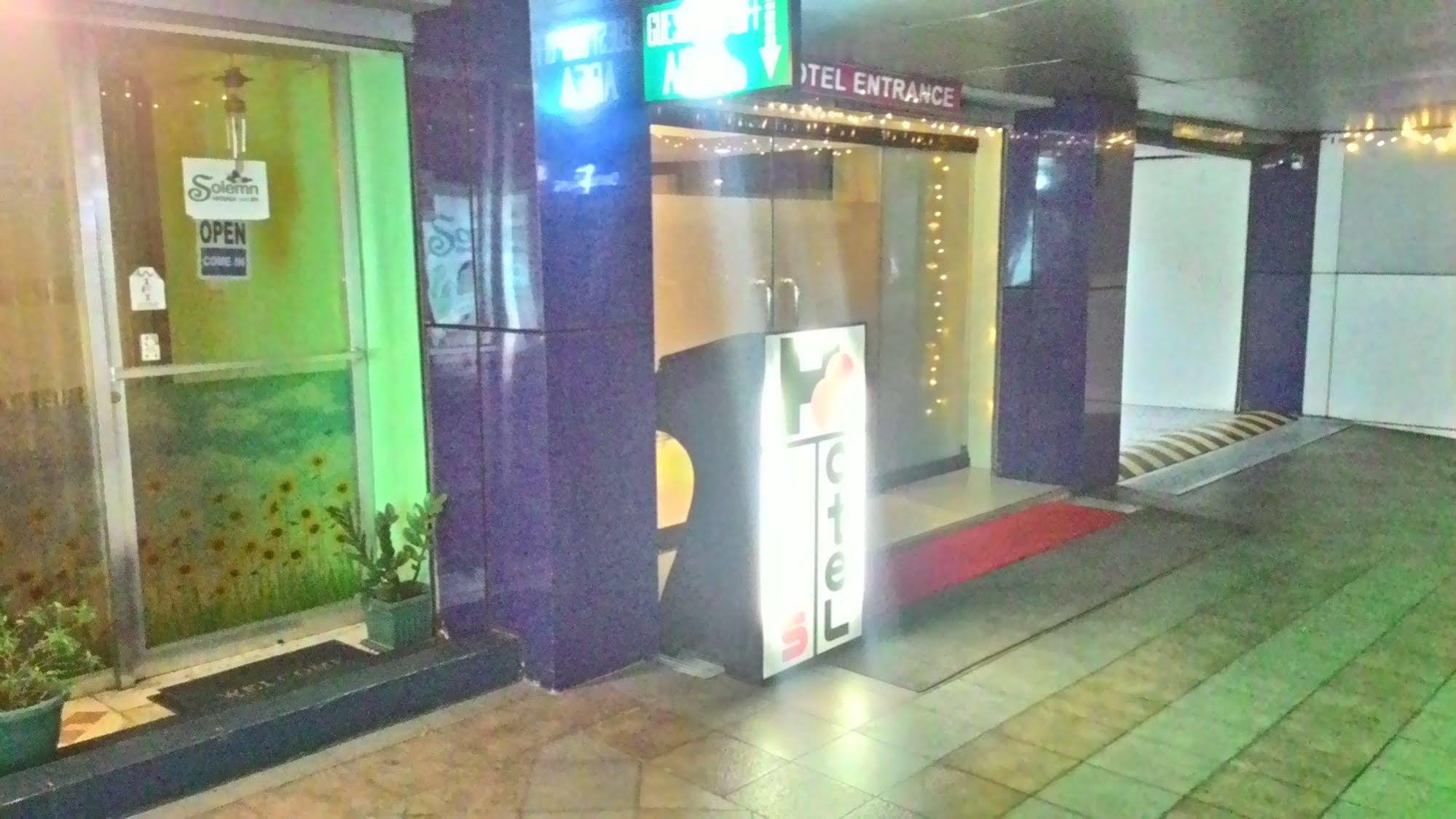 Harts Hotel-Quezon City Exterior foto